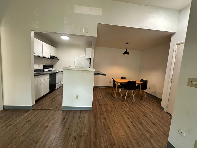 University Park Apartments near Cornell University — Photo 378