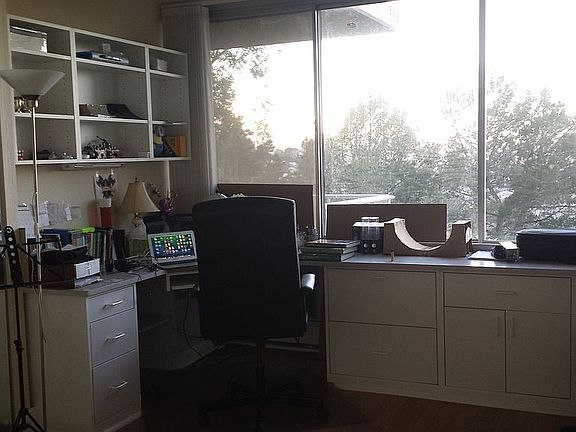 second bedroom w/ bookshelf