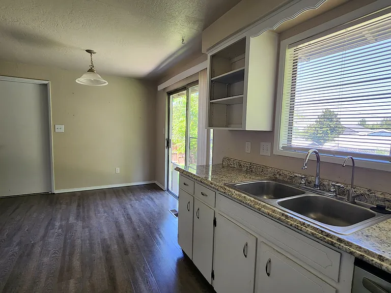 2217 Harrison Ave — Photo 6