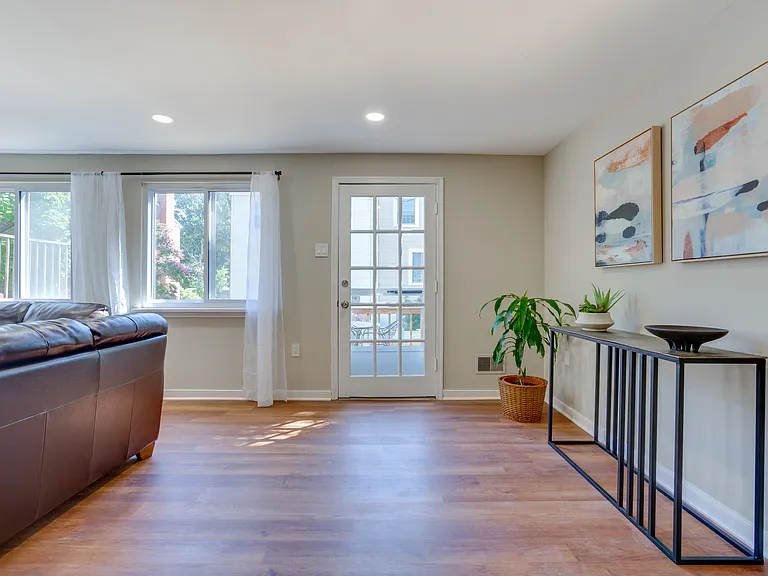 8063 Saint Annes Ct #3 — Photo 20