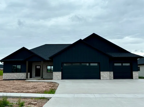 1672 Sweetbriar Way, Green Bay, WI 54311