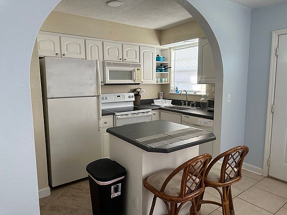 4th image of 3 Byron Ellinor Dr APT A