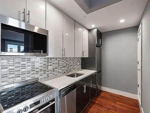 2nd image of 804 Jefferson Ave APT 1D
