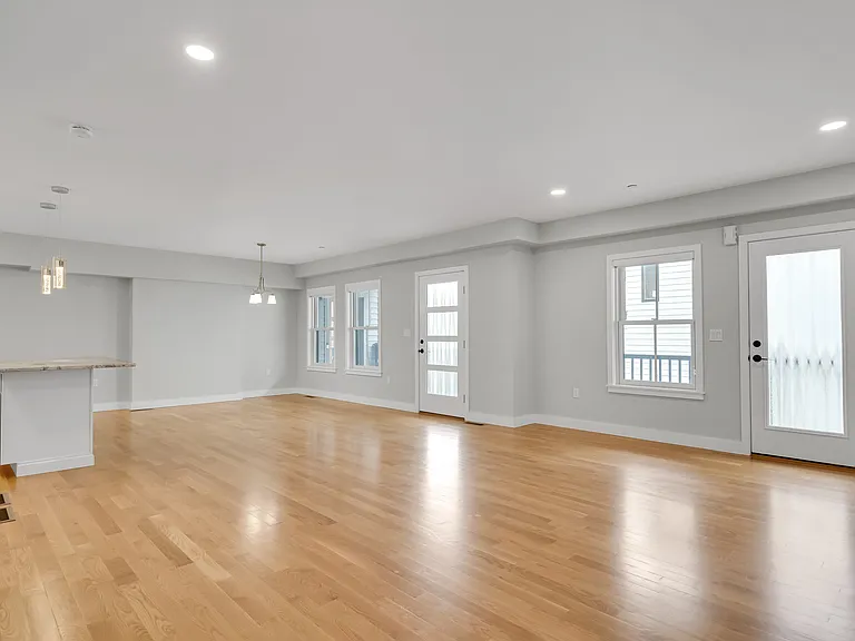 56 Franklin St #B — Photo 5