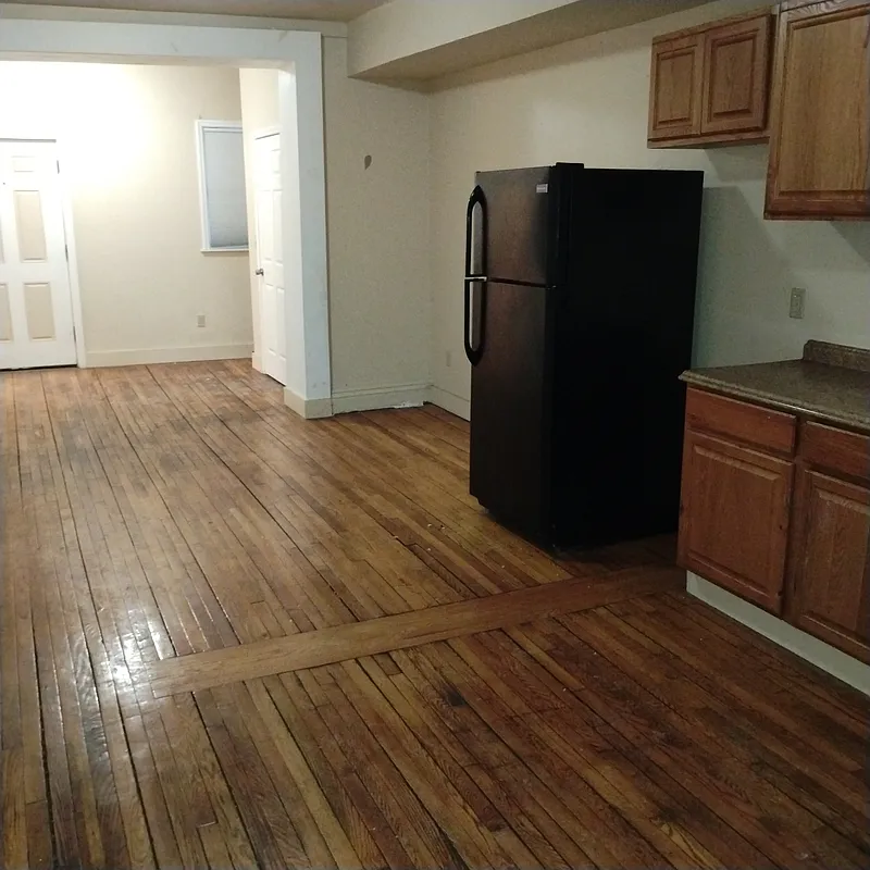 Building Photo - 96 Grand St #2