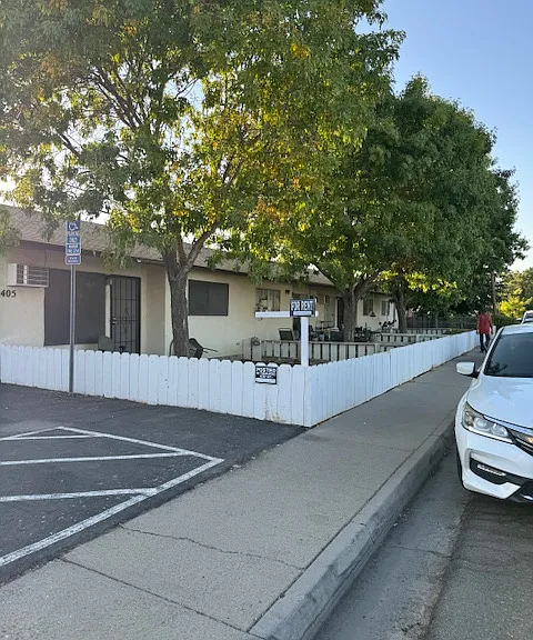 1405 Eucalyptus Avenue — Photo 2