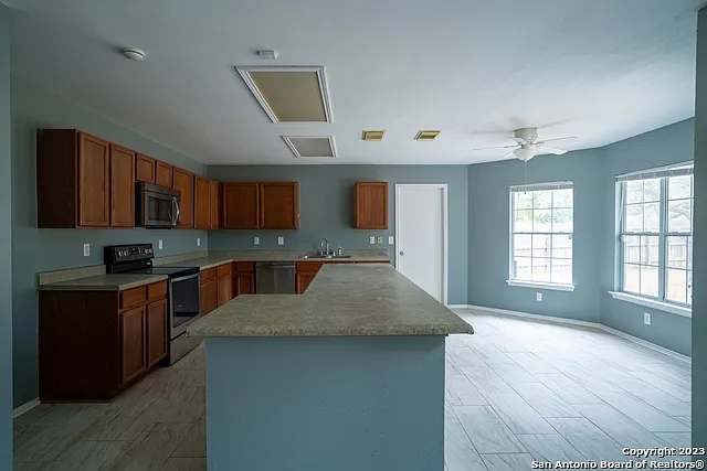 22047 Kenton Knl — Photo 13