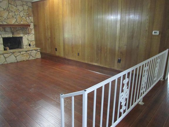 3rd image of 805 Lynnfield Dr