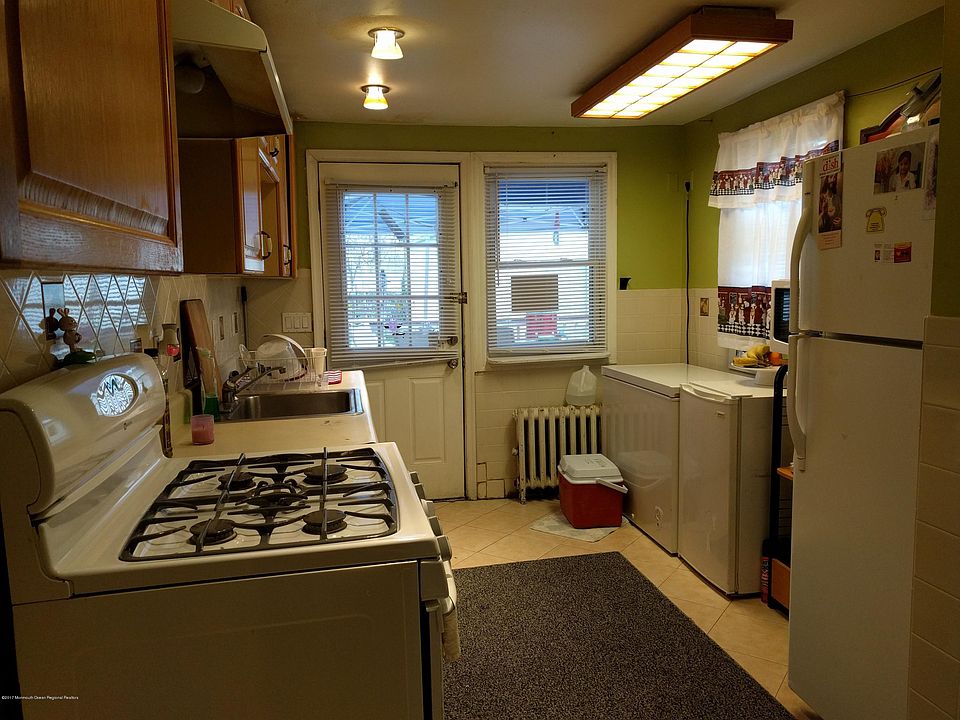 2nd image of 119 Washington St #2
