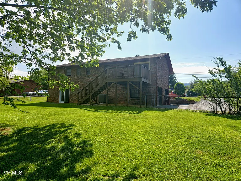2910 Newbern Dr — Photo 4