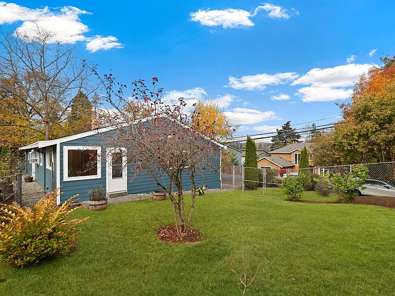 3601 NE 145th St — Photo 2