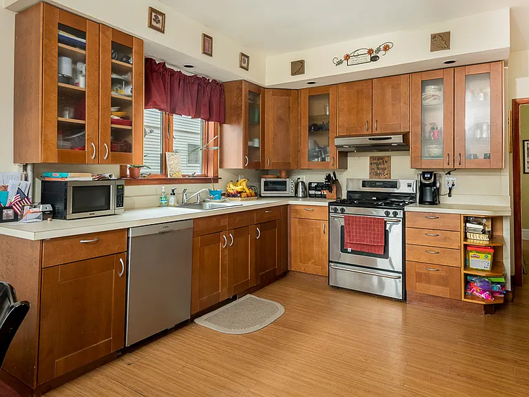 120 Auburn St #1 — Photo 1