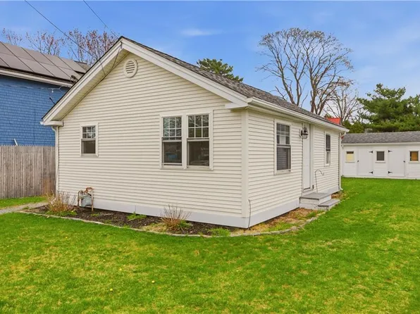 11 Leslie Ave, Barrington, RI 02806