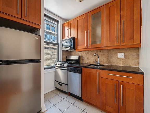 5th image of 52 Clark St APT 9F
