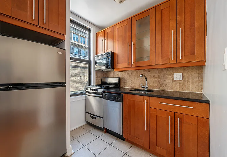 52 Clark St #9F — Photo 5
