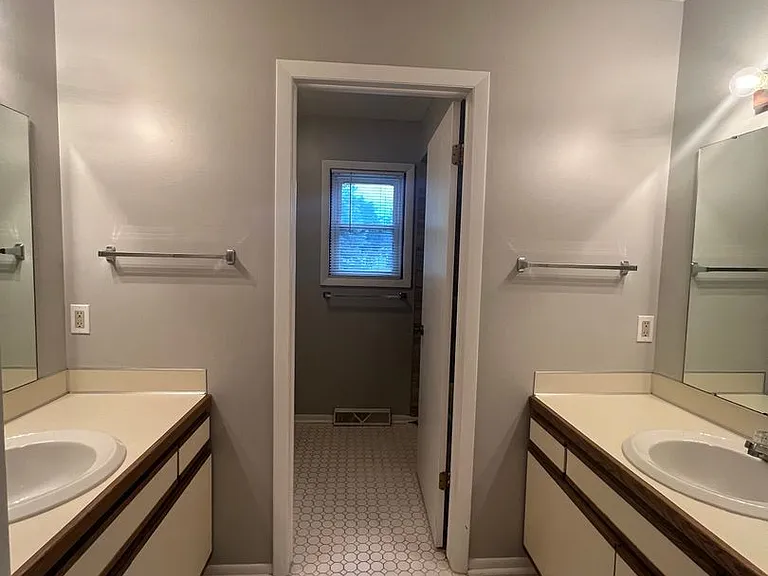 1795 Forest Lake Dr SE — Photo 11