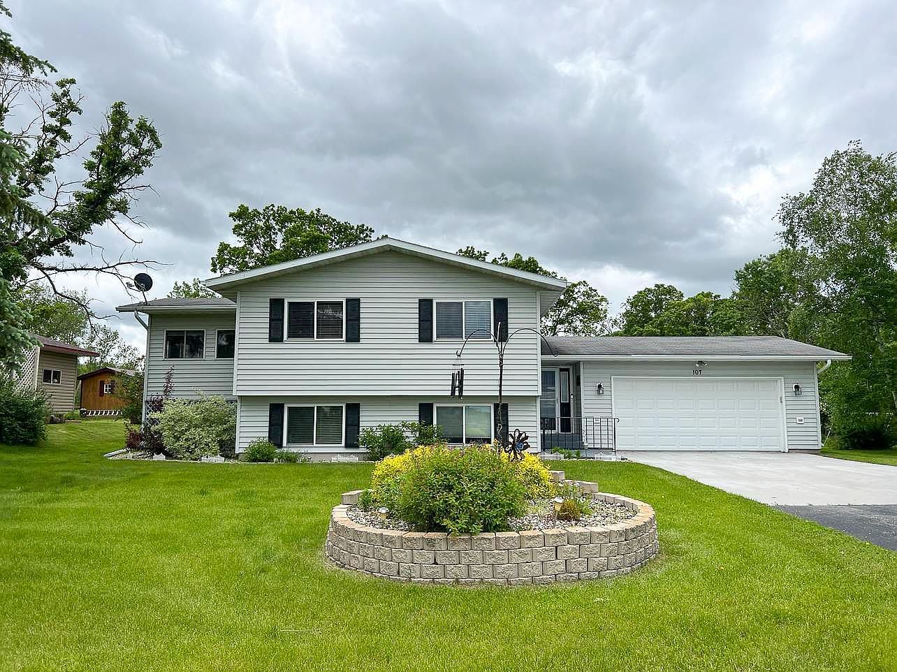107 Harding St S, Karlstad, MN 56732 MLS 6551884 Zillow