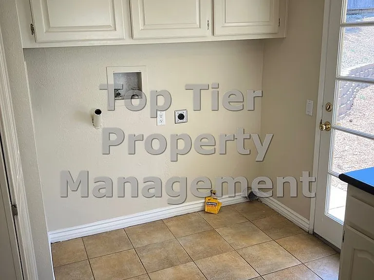 663 Cedar St — Photo 12