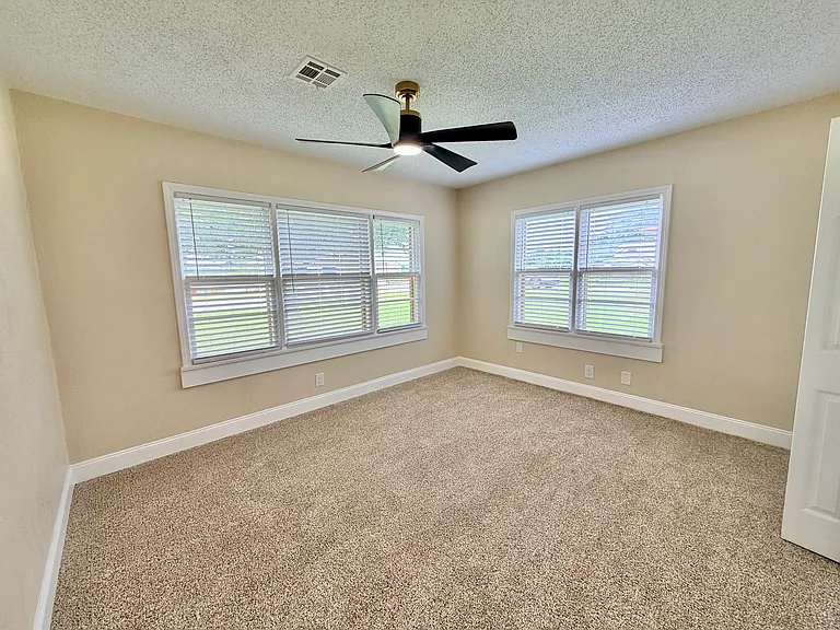 7 Terry Dr — Photo 10