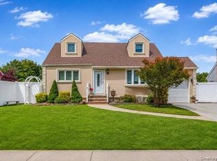 195 N Wisconsin Avenue, North Massapequa, NY 11758