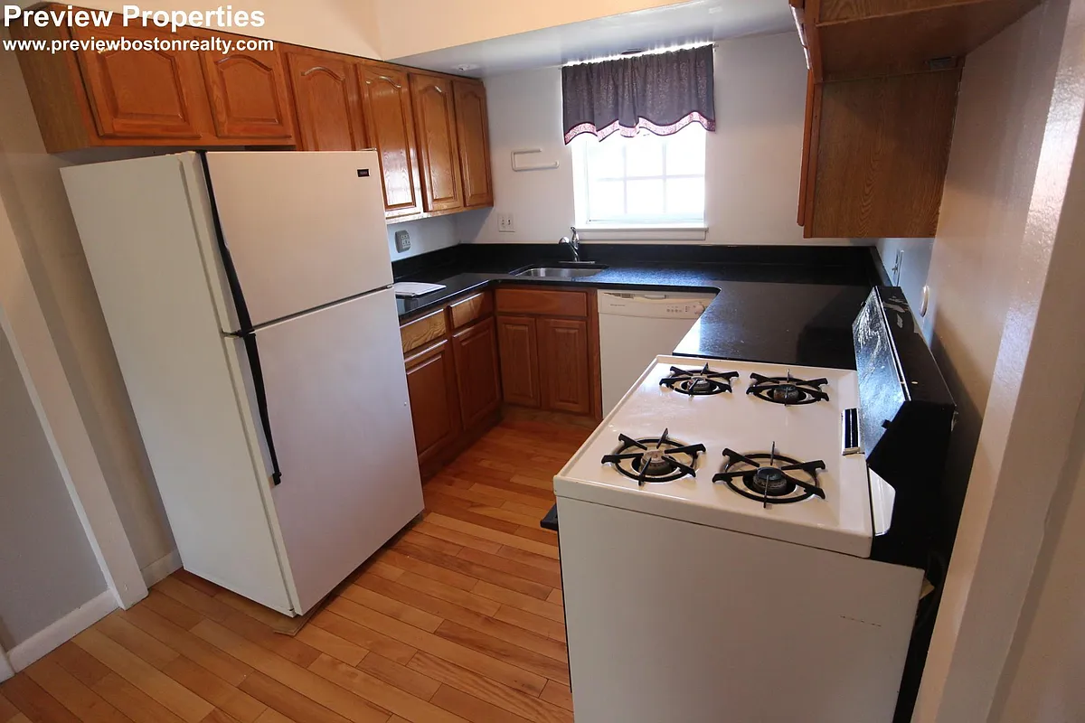 Building Photo - 178 Lake Shore Rd #4
