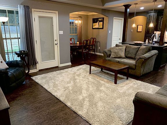 4th image of 614 N Briarwood Dr