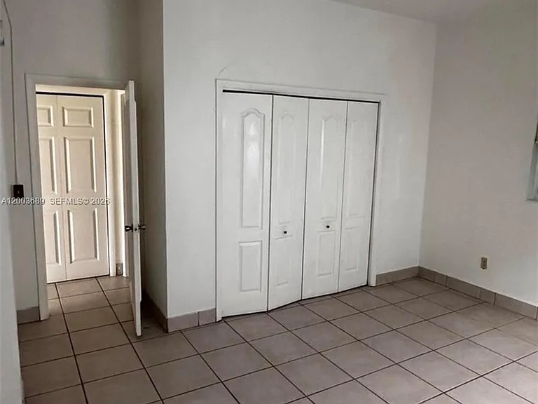 911 NE 5th Ave #1 — Photo 6