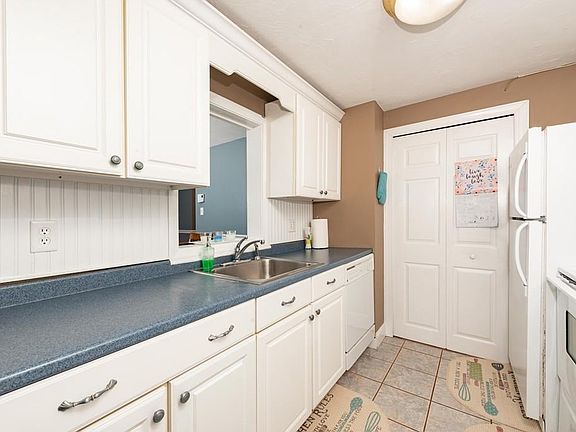 5th image of 25 Greentree Ln APT 17
