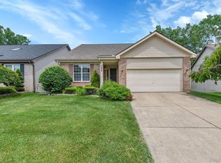 3028 Talon Cir, Lake Orion, MI 48360