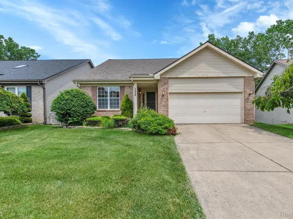 3028 Talon Cir, Lake Orion, MI 48360