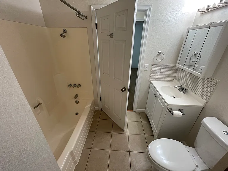 20905 NE 8th Pl — Photo 13