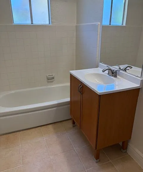 183 E Dana St — Photo 11