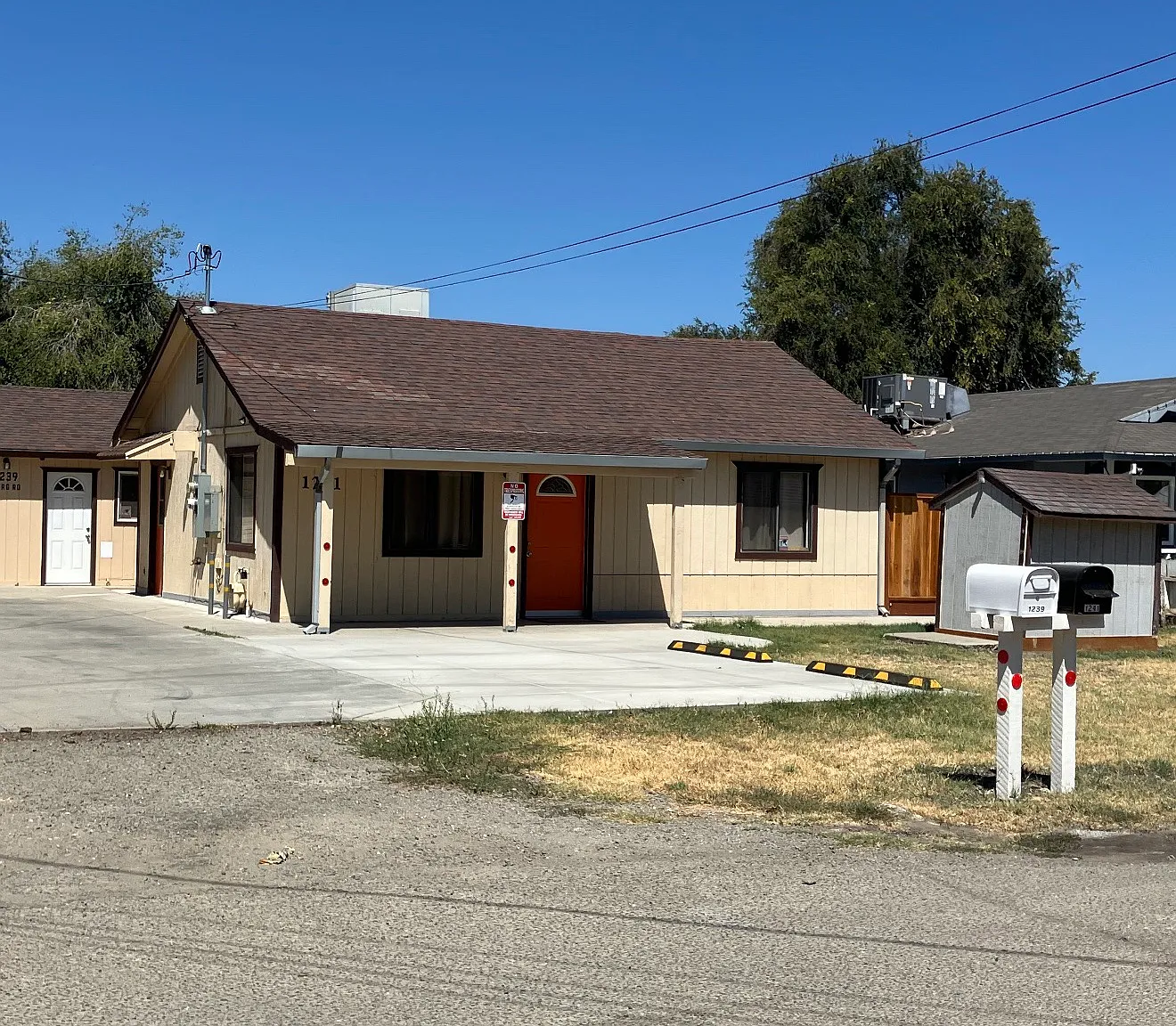 Berg Ave, Tracy — Photo 1