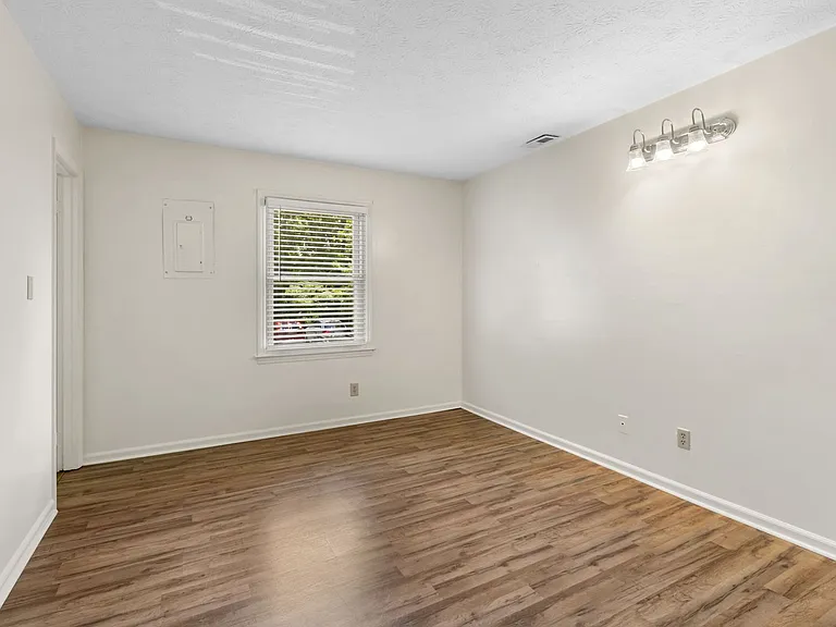 35 Hamburg Dr — Photo 36