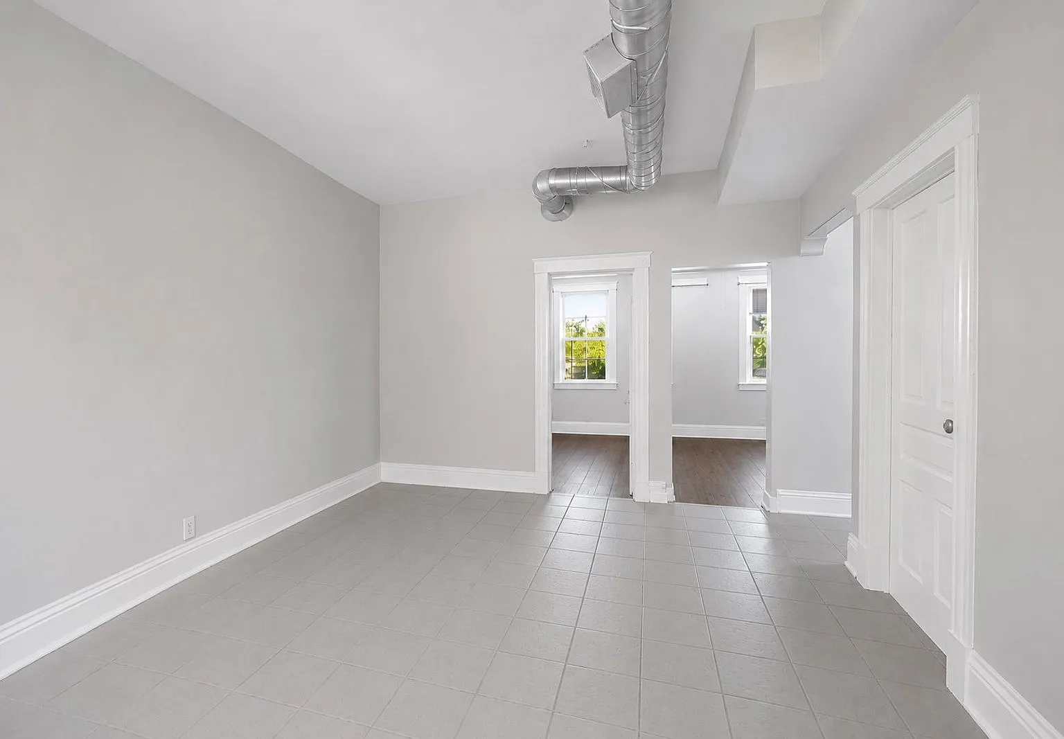 4 bed, 1.0 bath, 966 sqft, $2,535 — Photo 4