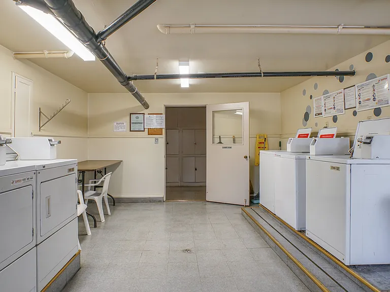Marengo Apartments — Photo 13