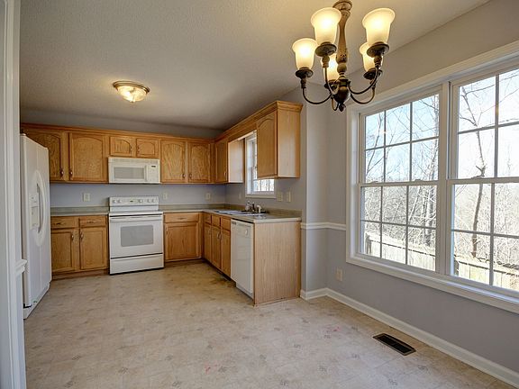 3rd image of 2535 Elkmont Dr