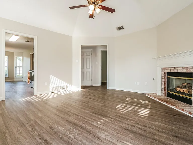 10104 Cross Hill Rd — Photo 4