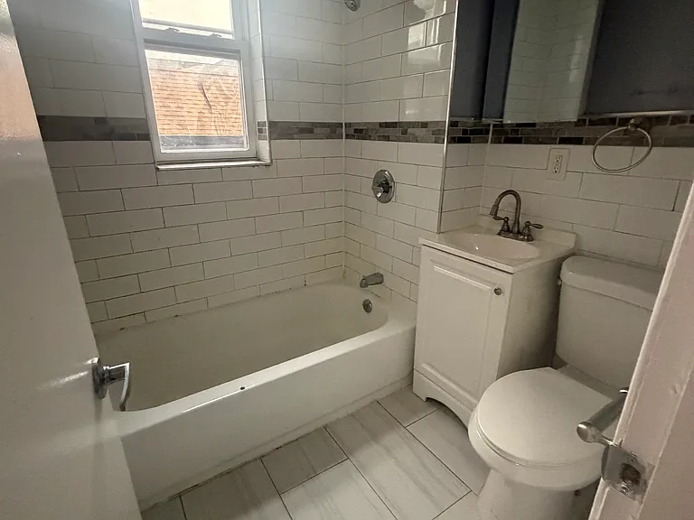 35-37 W 29th St #9 — Photo 5