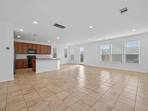 611 Ash Mill Dr, Houston, TX 77090