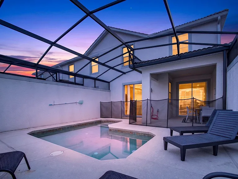 Plunker Dr — Photo 1