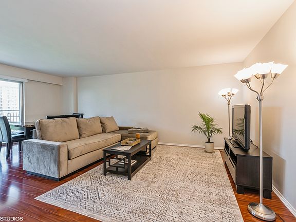 4th image of 7061 N Kedzie Ave Suite 704