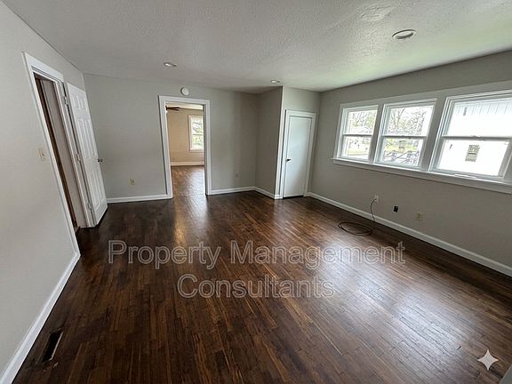 3rd image of 1034 N Royal Ave #2