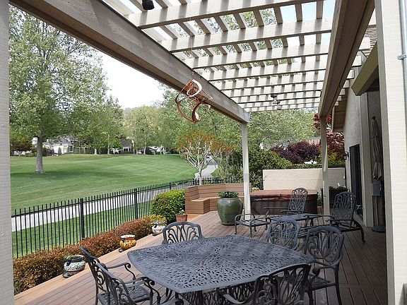 4th image of 338 Jacaranda Dr