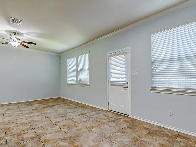 6451 Calgary Woods Ln — Photo 13