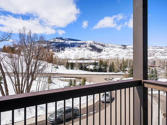 4th image of 320 Fox Springs Cir #204