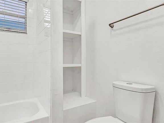 3rd image of 739 27th Ave W #739