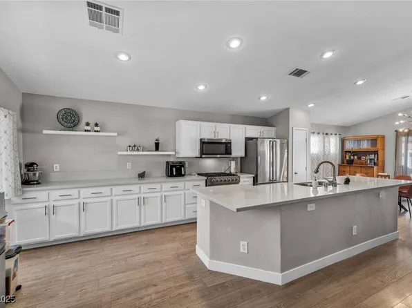 1104 Christopher View Ave, North Las Vegas, NV 89032