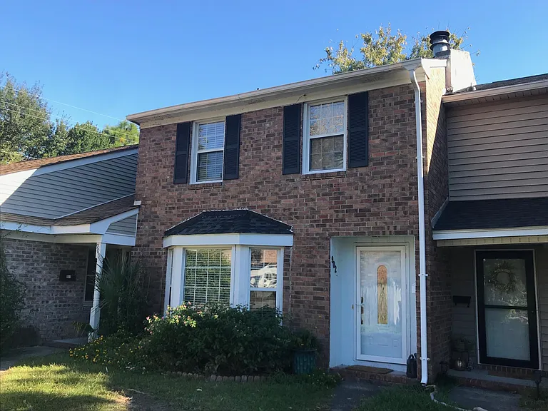 902 Beresford Ct — Photo 4