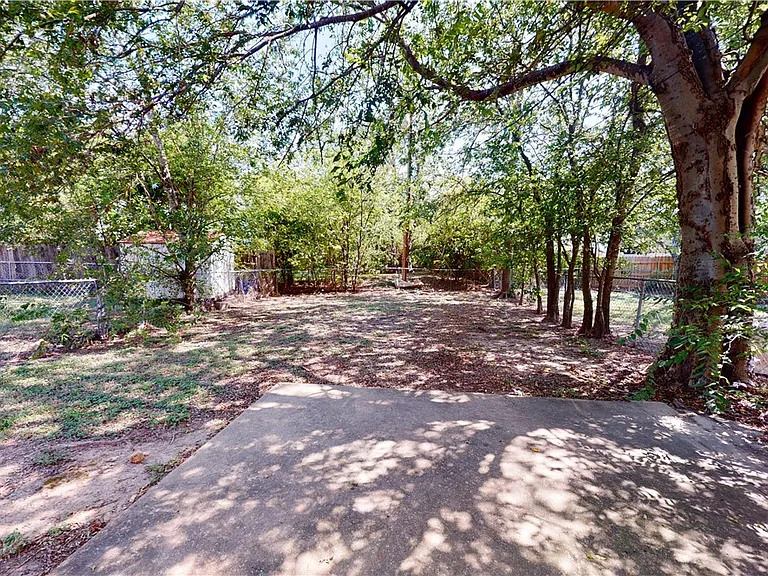 1915 Pine Tree Dr #A — Photo 26